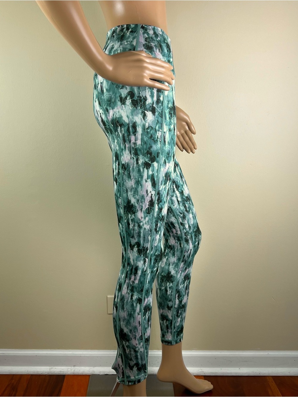 NEW SWEATY BETTY GREEN BUTTERFLY TIE-DYE PRINTED LEGGINGS - Picture 4 of 5